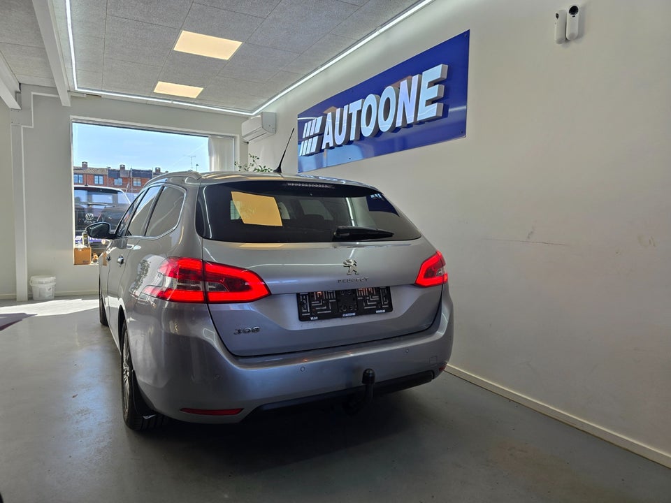 Peugeot 308 1,5 BlueHDi 130 Prestige SW 5d