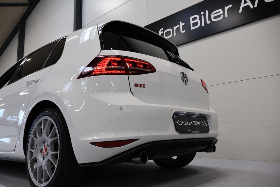 VW Golf VII 2,0 GTi Performance DSG BMT 5d