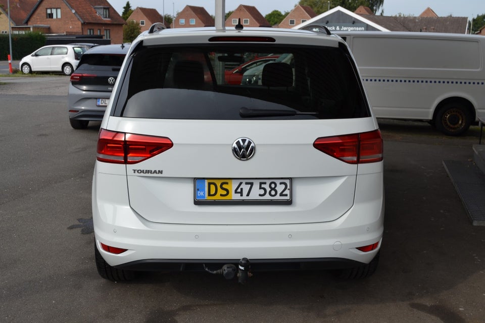 VW Touran 1,6 TDi 115 Highline DSG Van 5d