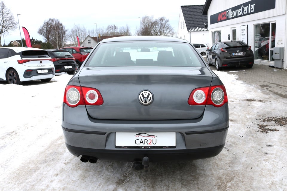 VW Passat 2,0 FSi Trendline 4d