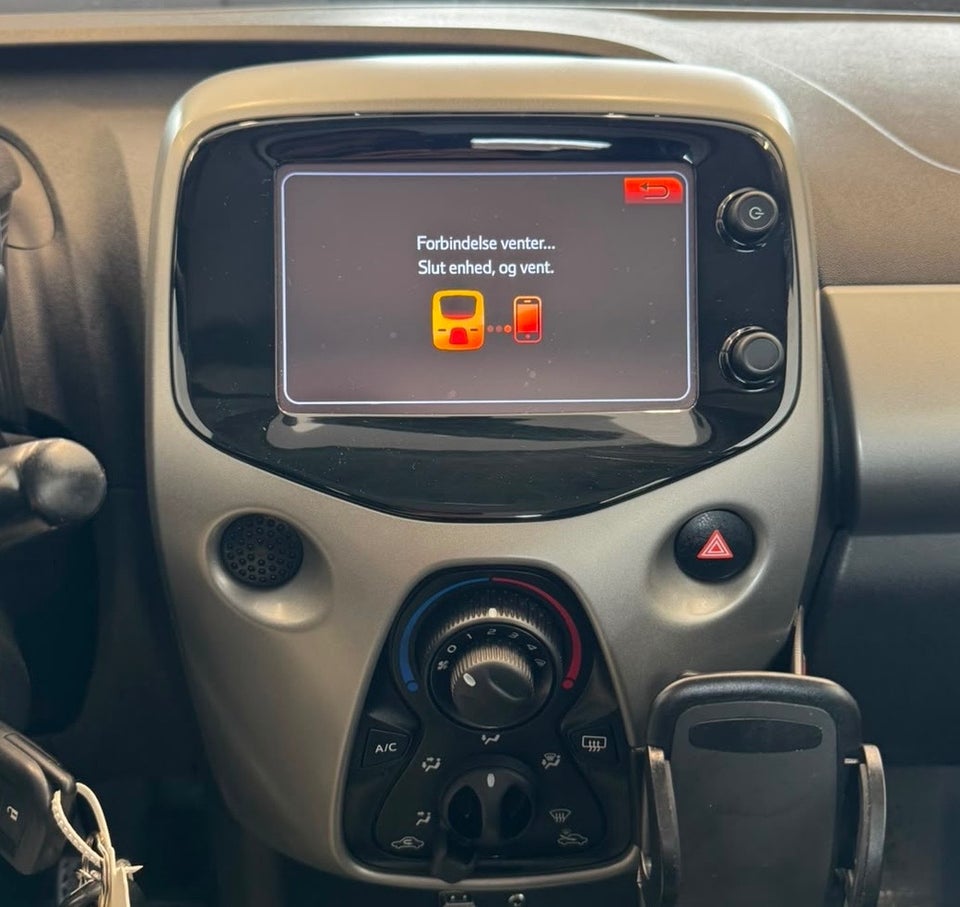 Toyota Aygo 1,0 VVT-i x-play x-touch 5d