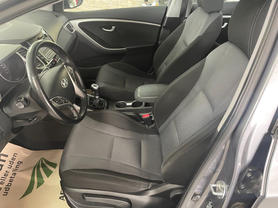 Hyundai i30 1,6 GDi Premium 5d