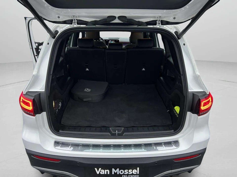 Mercedes EQB250 AMG Line 5d