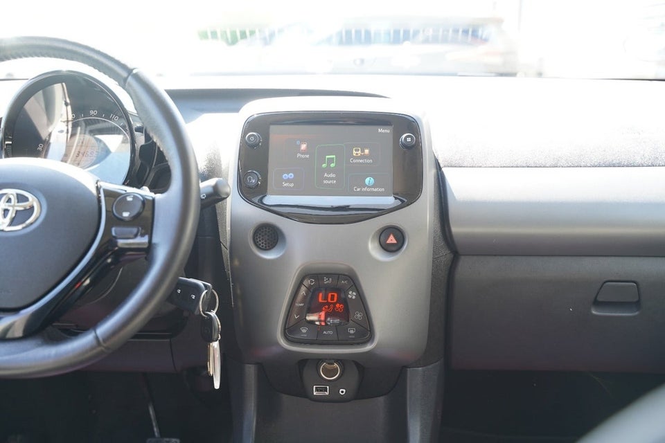 Toyota Aygo 1,0 VVT-i x-press x-shift 5d