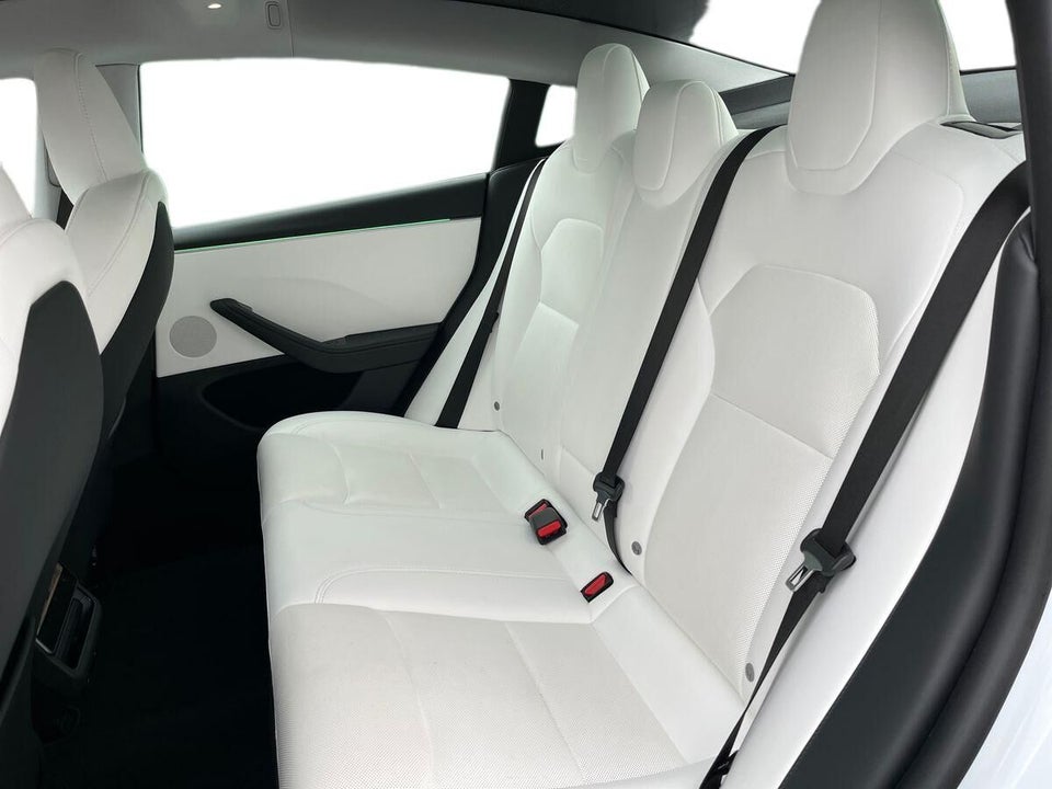 Tesla Model 3 RWD 4d