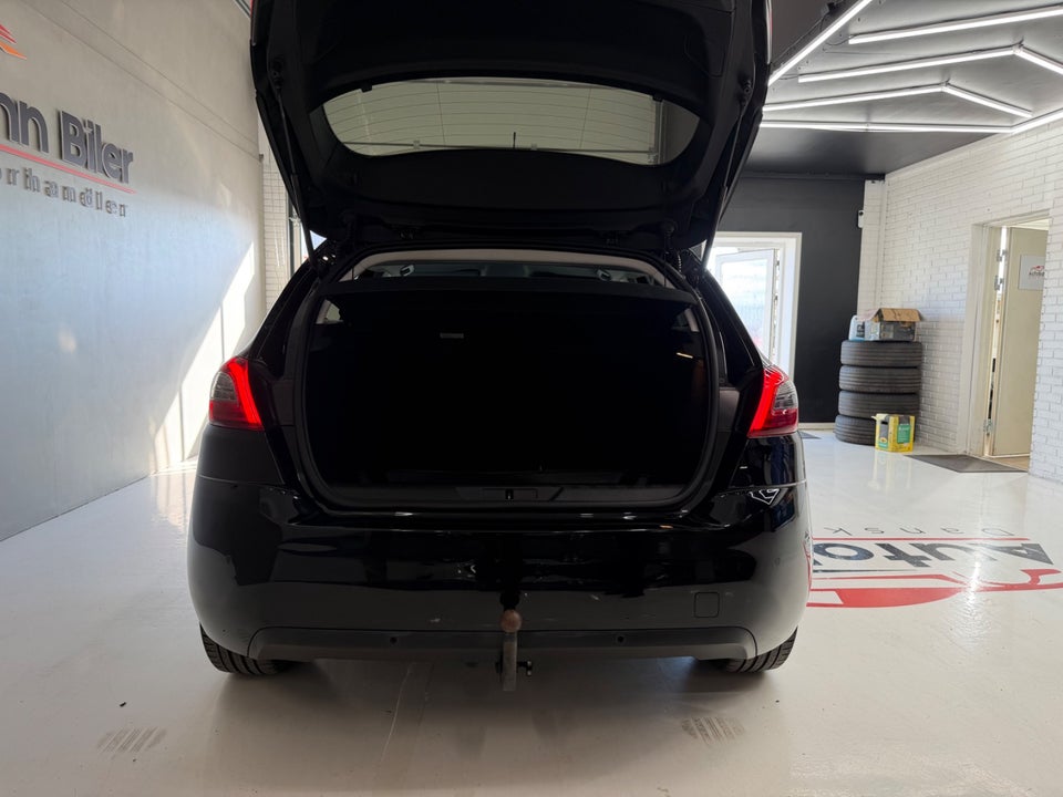 Peugeot 308 1,5 BlueHDi 130 Style 5d