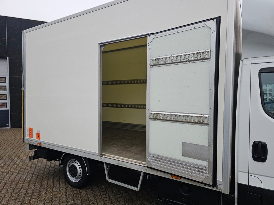 Iveco Daily 3,0 35S18 4100mm Box m/lift AG8