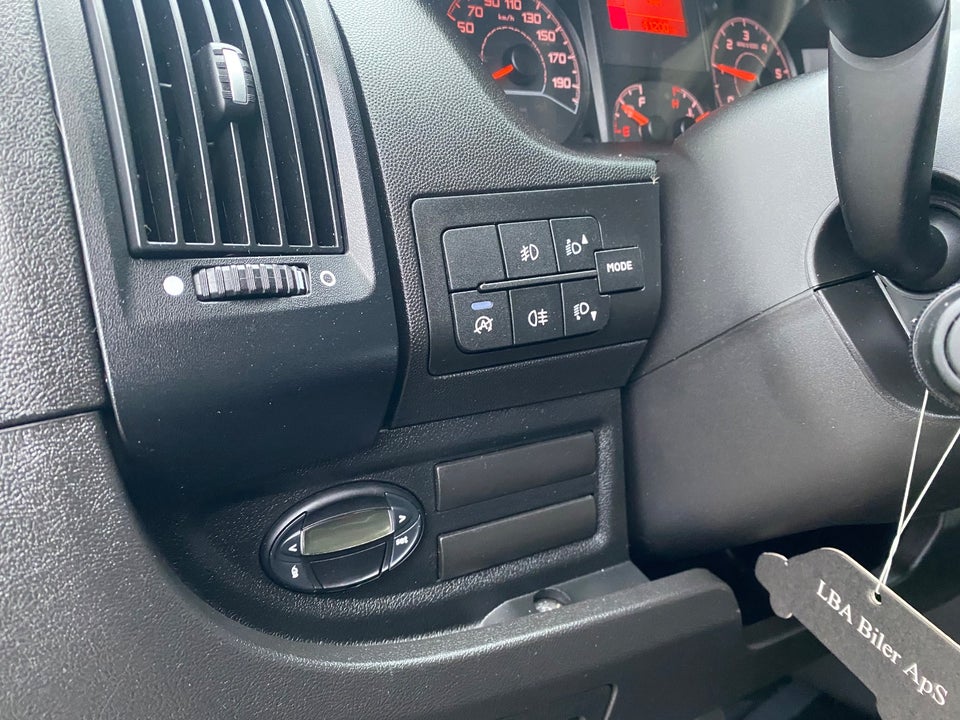 Peugeot Boxer 335 2,2 BlueHDi 140 L2H2 Premium