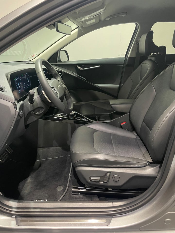 Kia Niro 64 EV Upgrade 5d