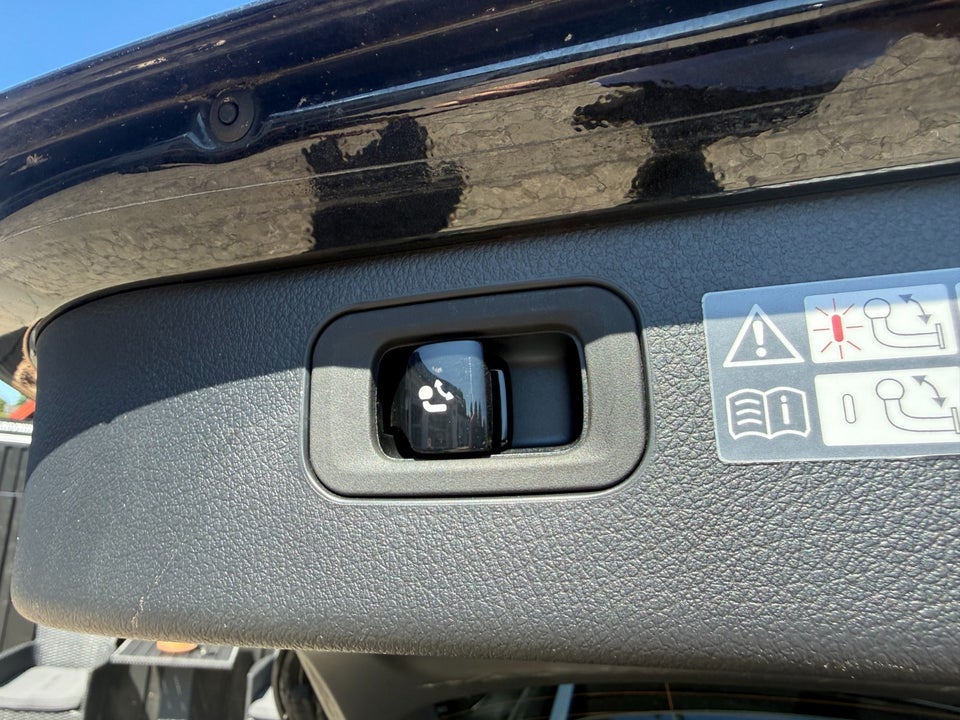 Mercedes C300 de 2,0 AMG Line stc. aut. 5d