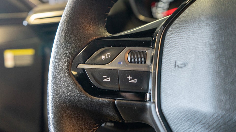 Peugeot 208 1,2 PureTech 100 Allure 5d