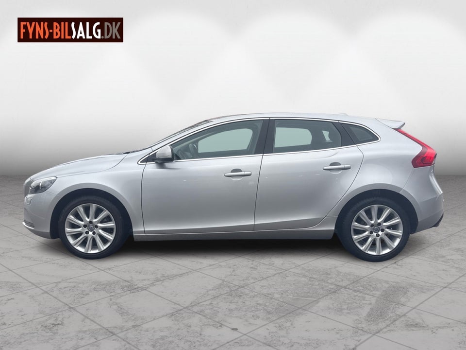Volvo V40 2,0 D3 150 Momentum aut. 5d