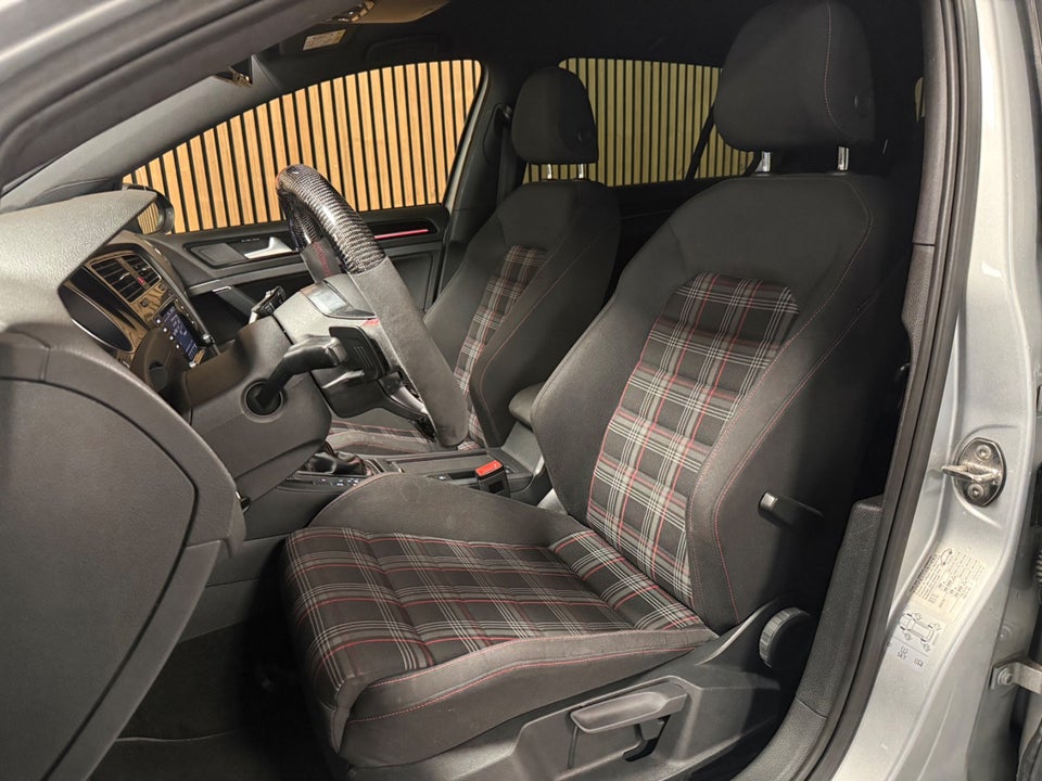 VW Golf VII 2,0 GTi Performance DSG BMT 5d