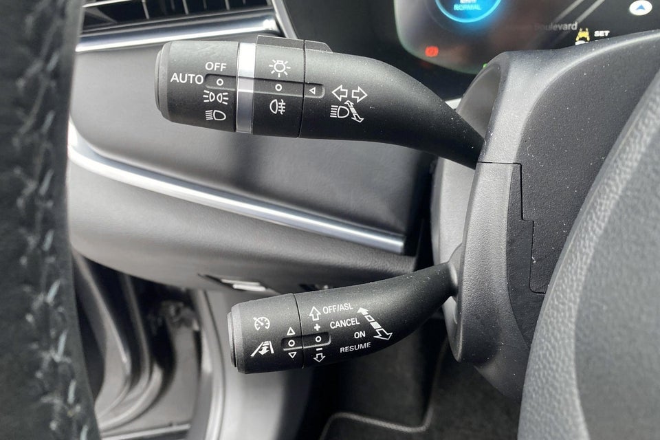 MG Marvel R Luxury 5d