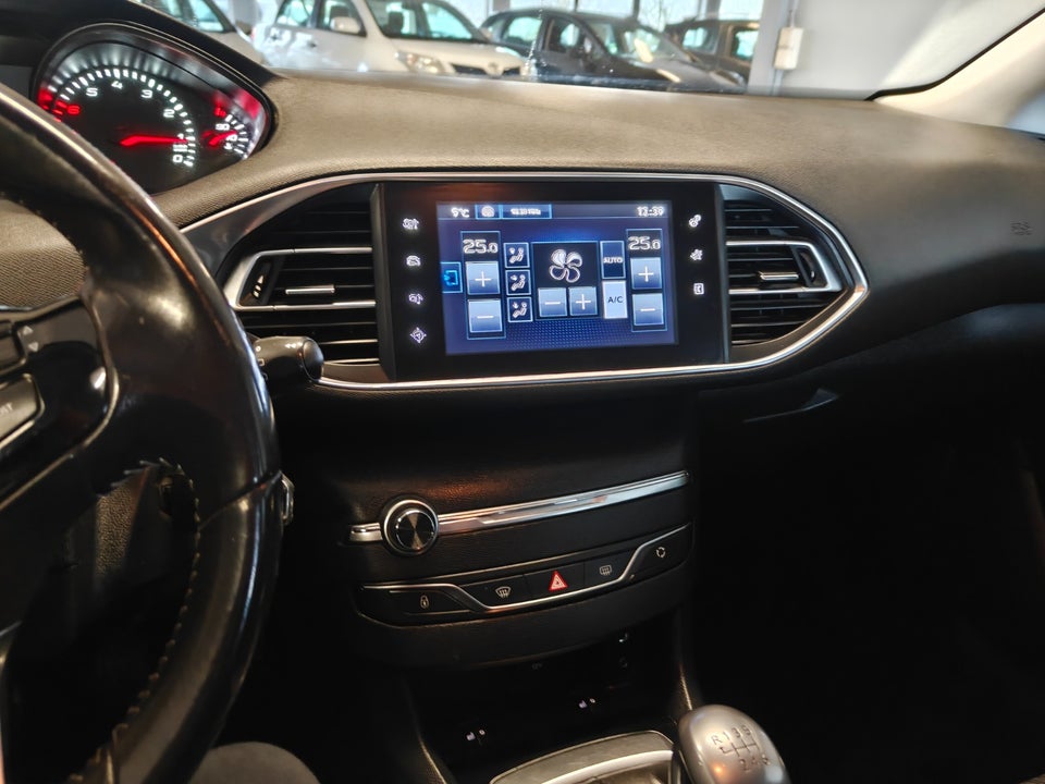 Peugeot 308 1,6 THP 125 Allure 5d