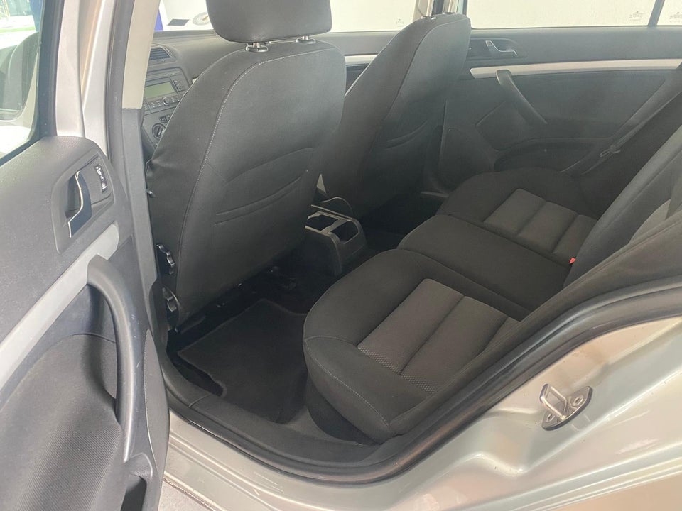 Skoda Octavia 1,6 FSi Ambiente 5d