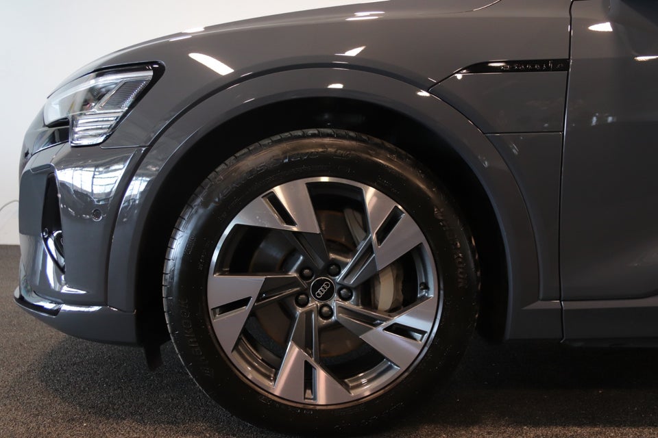 Audi Q8 e-tron 55 Advanced quattro 5d