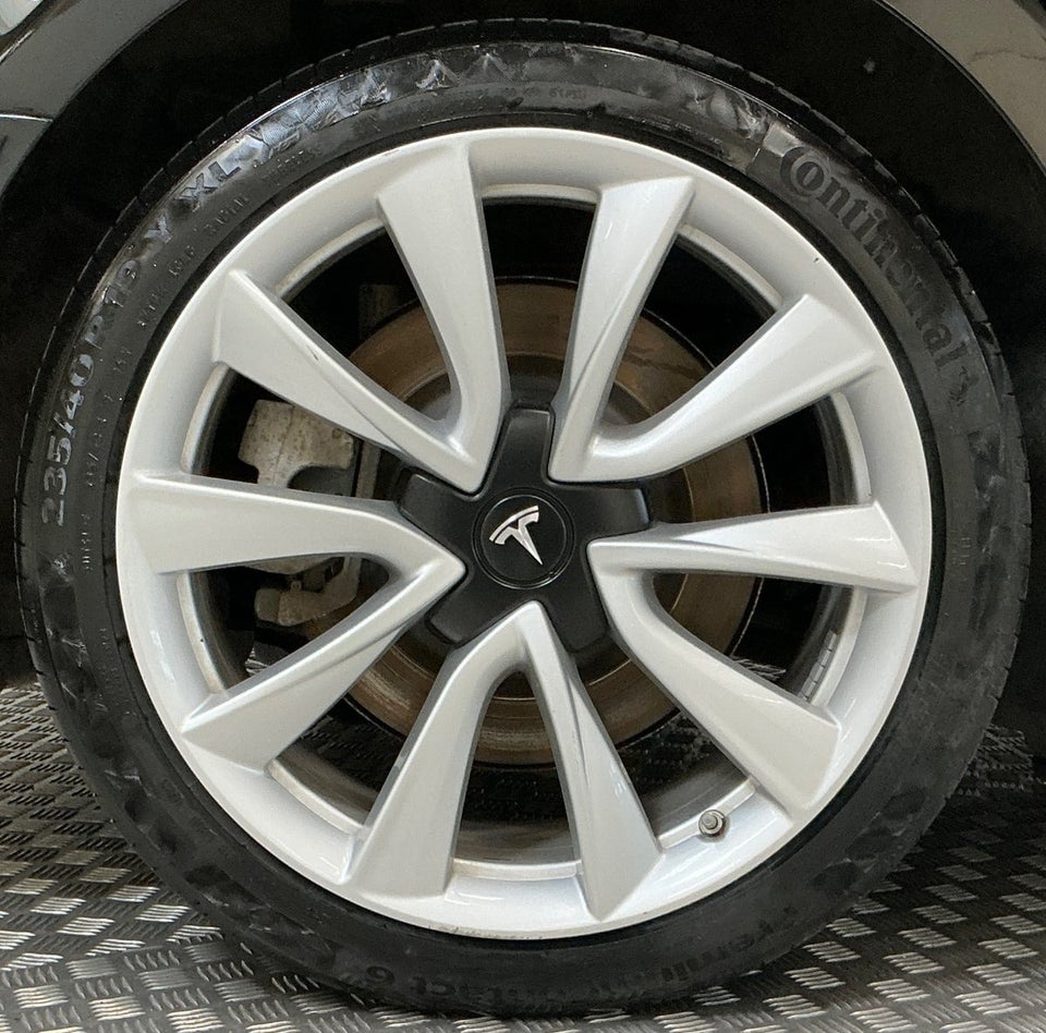 Tesla Model 3 Long Range AWD 4d