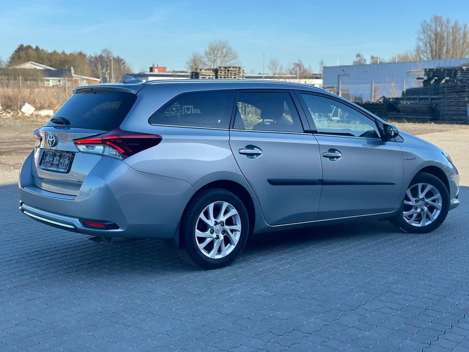 Toyota Auris 1,8 Hybrid H2 Comfort Touring Sports CVT 5d