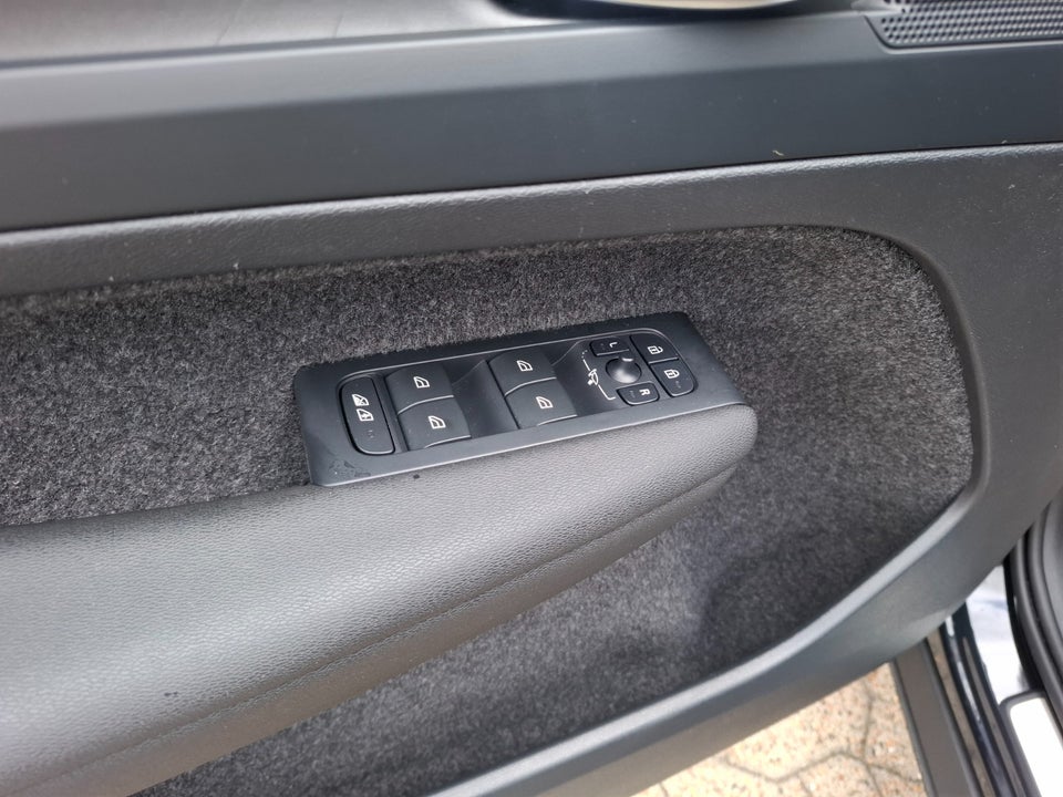 Volvo XC40 ReCharge Extended Range Plus 5d