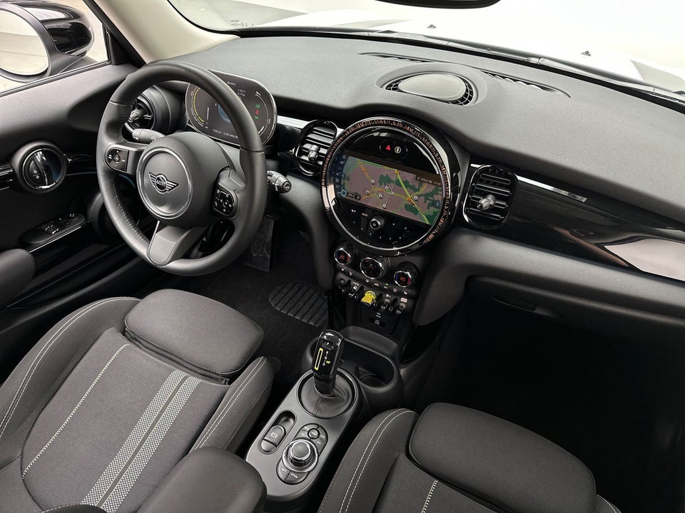 MINI Cooper SE Essential 3d