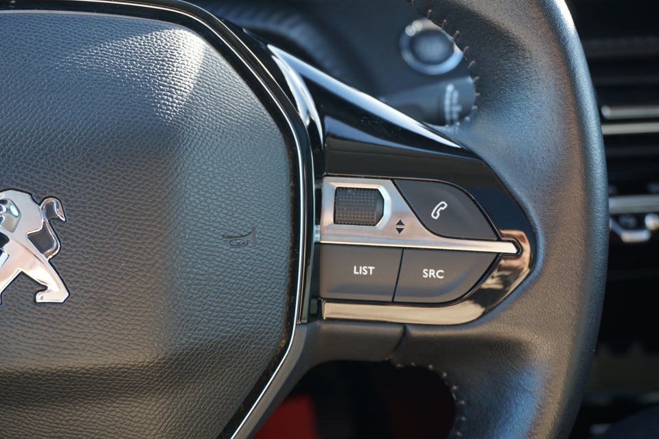 Peugeot 208 1,2 PureTech 100 Allure Sky 5d