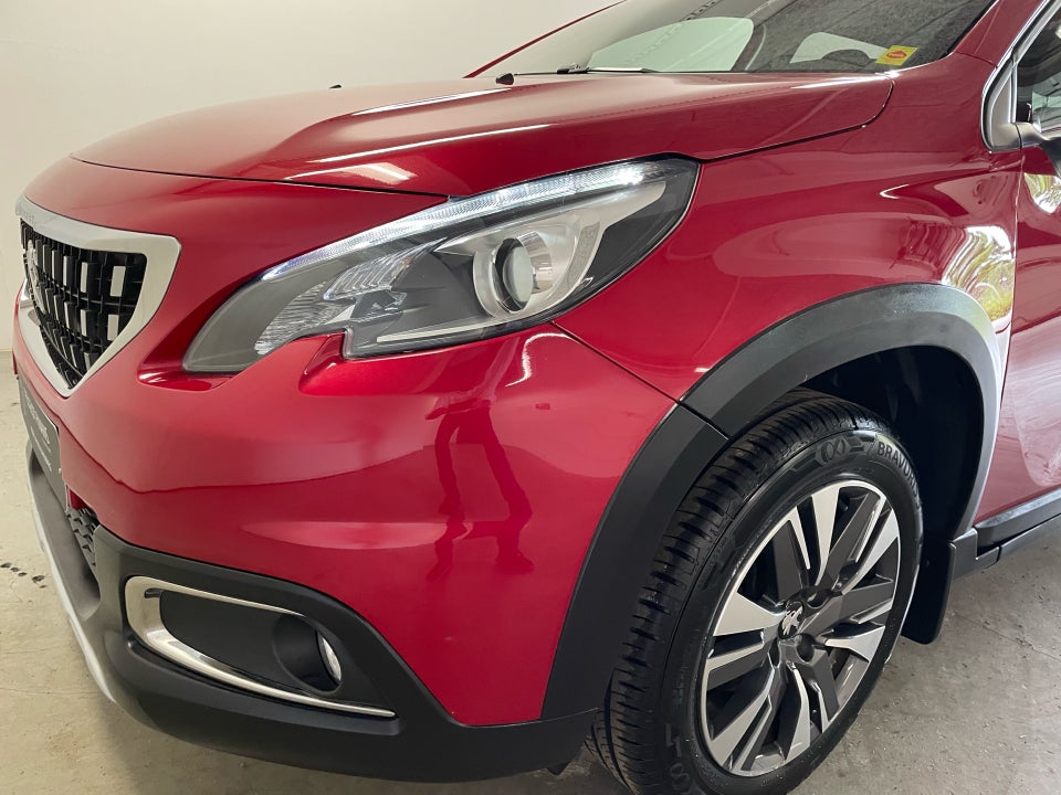 Peugeot 2008 1,2 e-THP 110 Selection Sky 5d