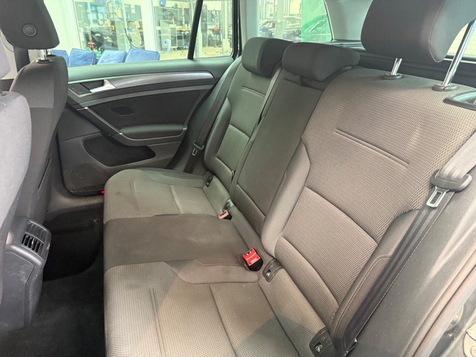 VW Golf VII 1,5 TSi 130 Comfortline Variant DSG 5d