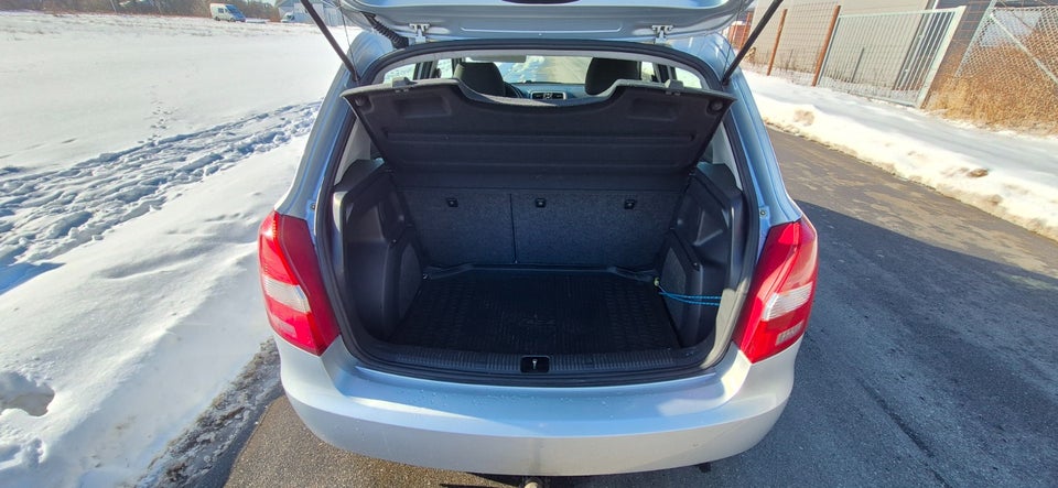 Skoda Fabia 1,4 16V Elegance Combi 5d