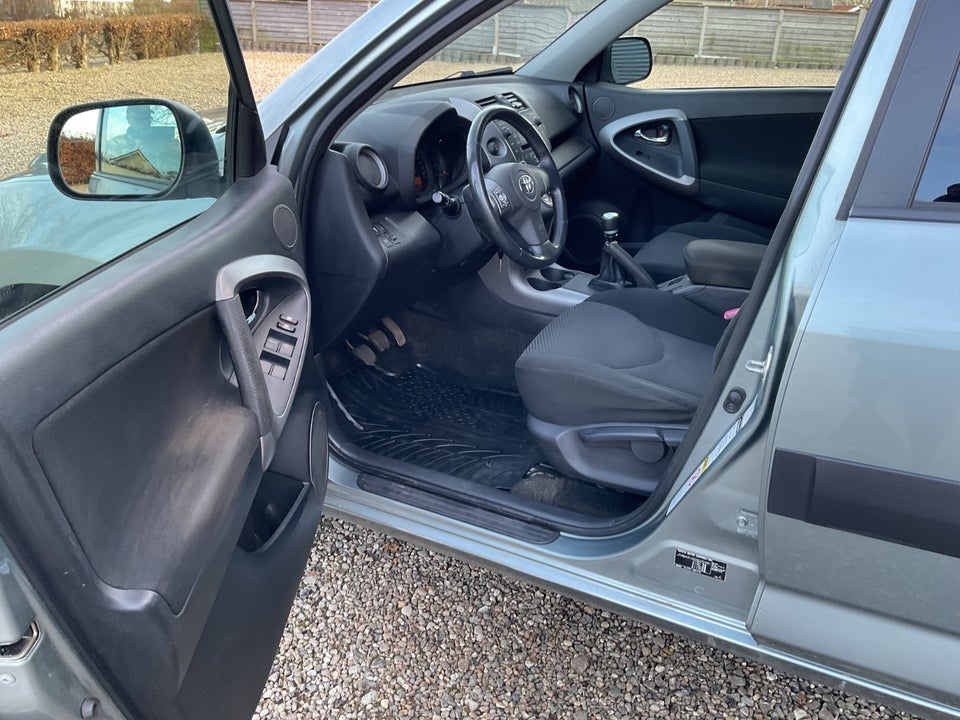 Toyota RAV4 2,2 D-4D 136 4x4 Van 5d