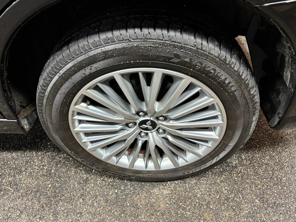 Mitsubishi Outlander 2,4 PHEV Inform CVT 4WD 5d