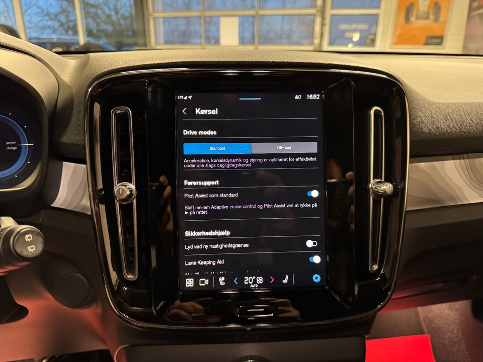 Volvo XC40 ReCharge Extended Range Plus 5d