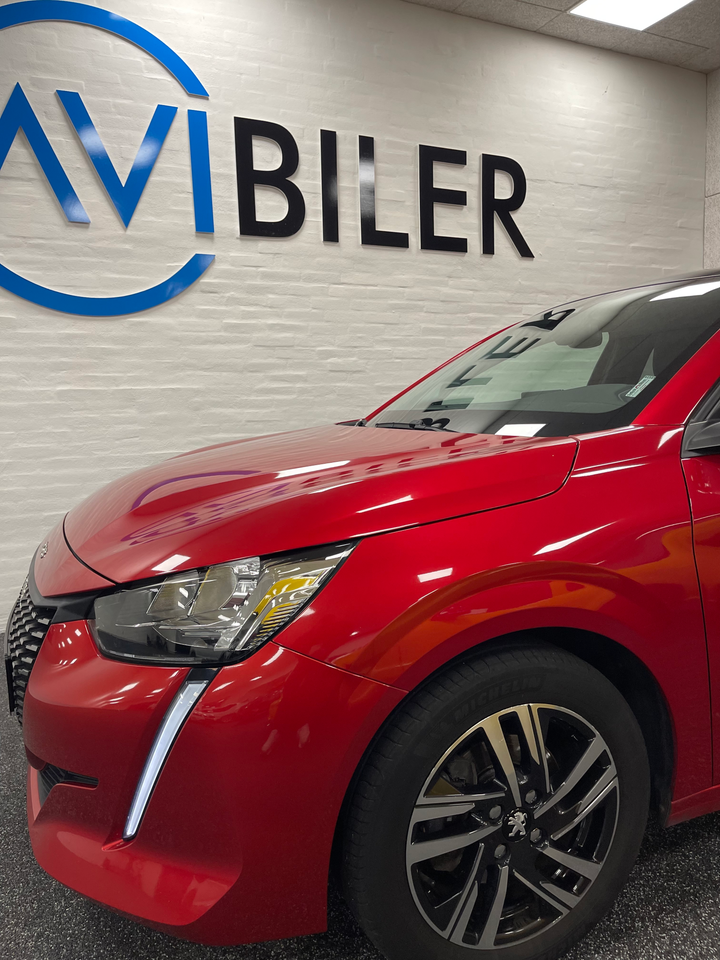 Peugeot 208 1,2 PureTech 100 Allure Sky 5d