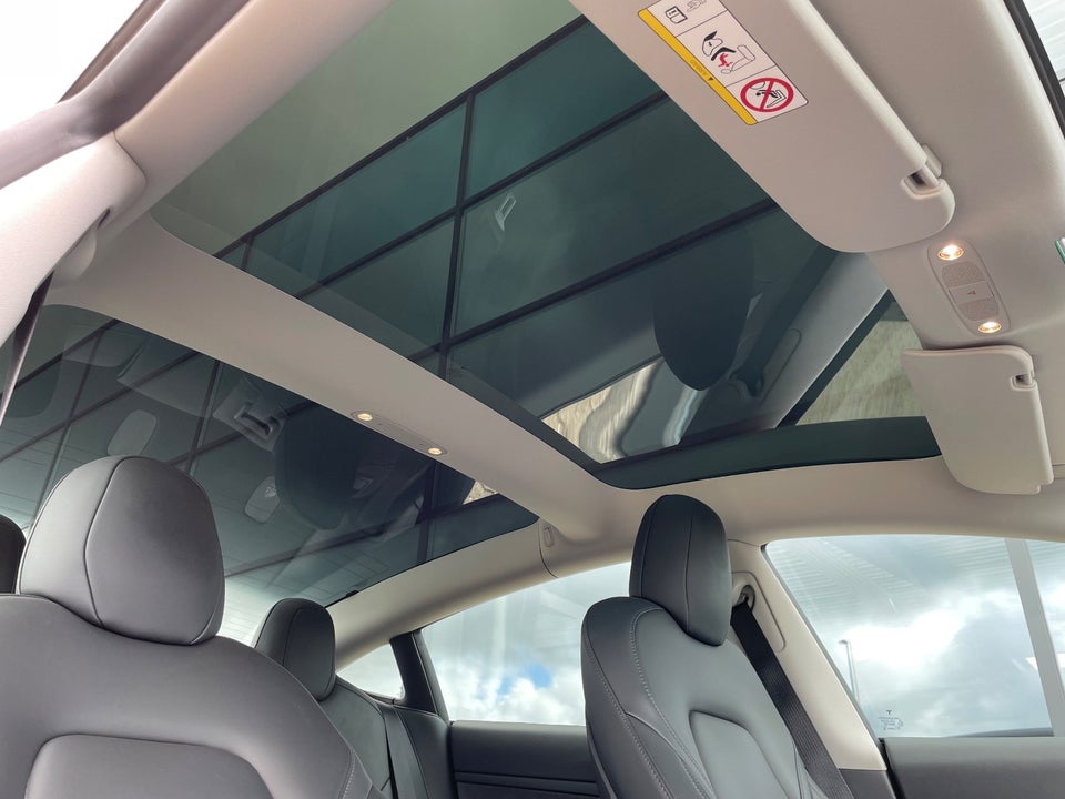 Tesla Model 3 Long Range AWD 4d