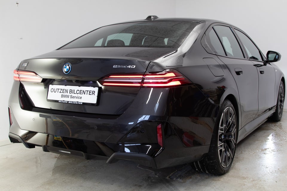 BMW i5 eDrive40 Fully Charged M-Sport 4d