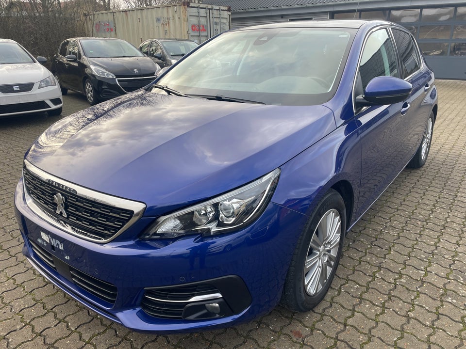 Peugeot 308 1,5 BlueHDi 130 Selection Sky 5d