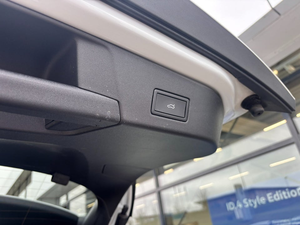 VW ID.4 77 Style Van 5d