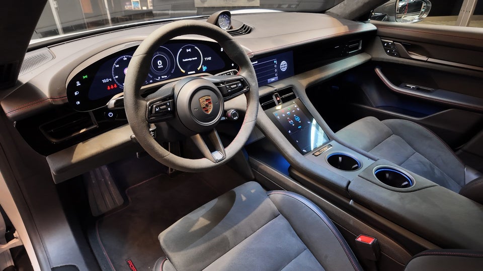 Porsche Taycan GTS Performance+  4d