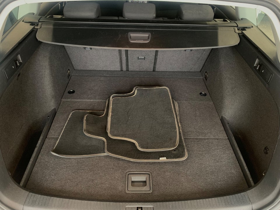 VW Golf VII 1,4 TSi 122 Comfortline Variant BMT 5d