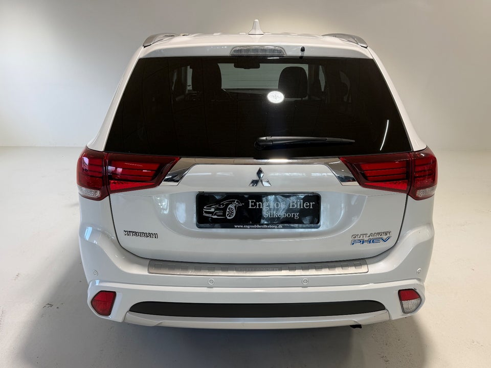 Mitsubishi Outlander 2,0 PHEV Instyle CVT 5d