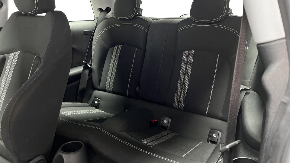 MINI Cooper SE Essential 3d