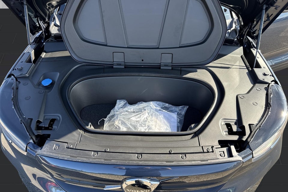Volvo EX40 Standard Range Plus 5d