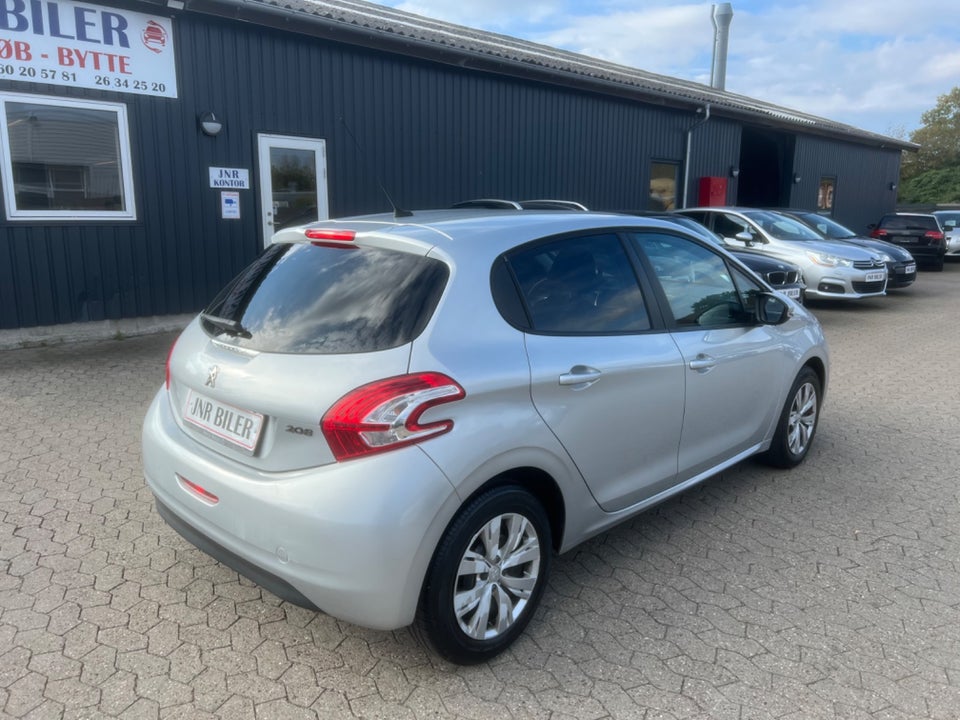 Peugeot 208 1,2 VTi Style 5d