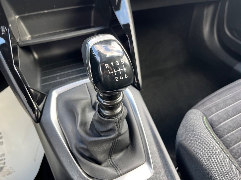 Peugeot 2008 1,2 PureTech 100 Active 5d