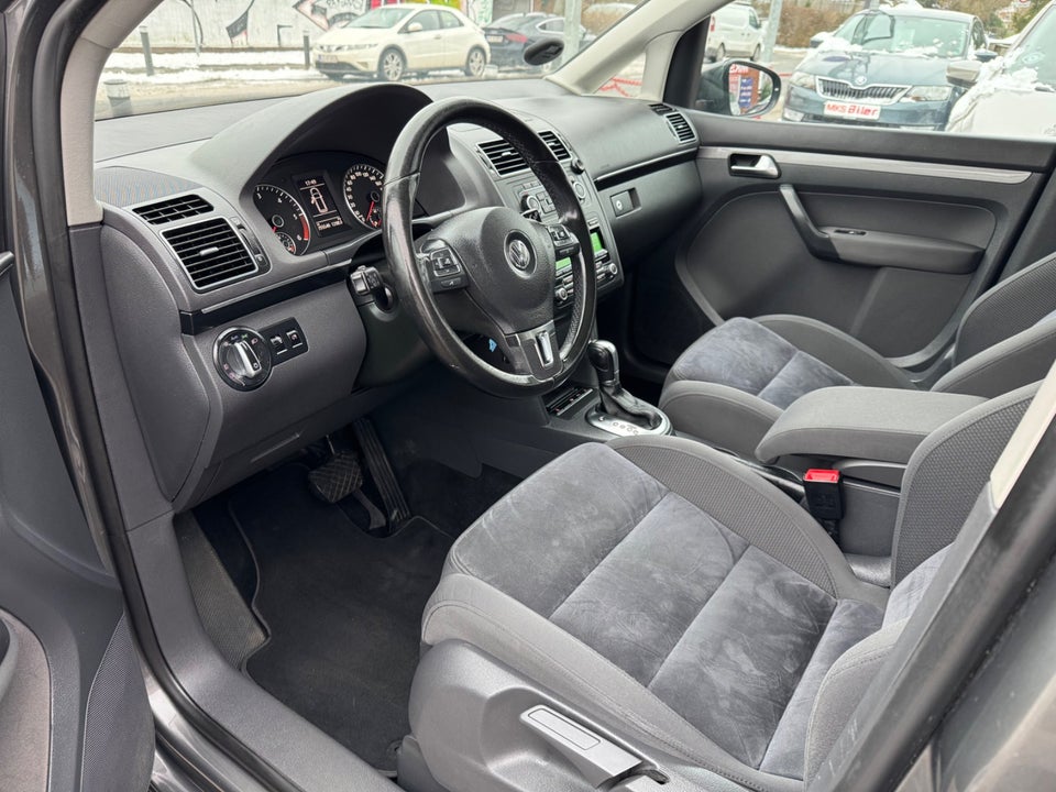 VW Touran 1,6 TDi 105 Highline DSG BMT 7prs 5d