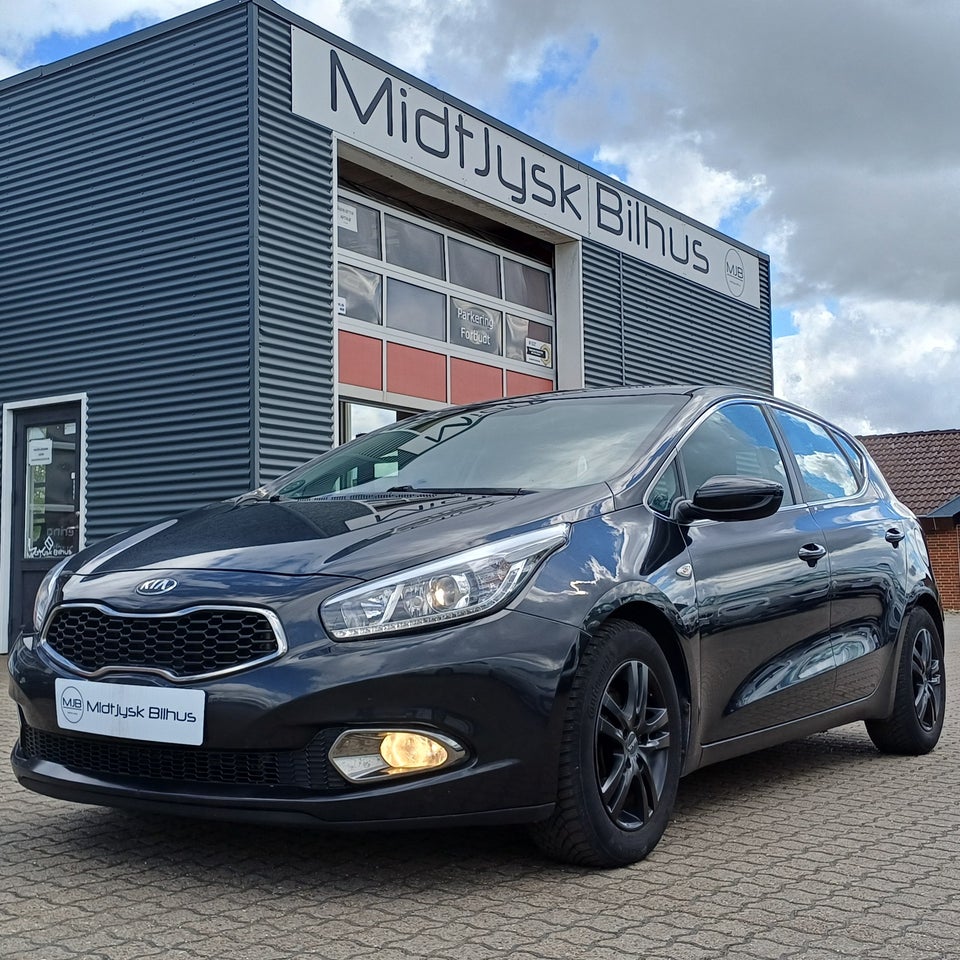 Kia Ceed 1,6 CRDi 128 Premium 5d