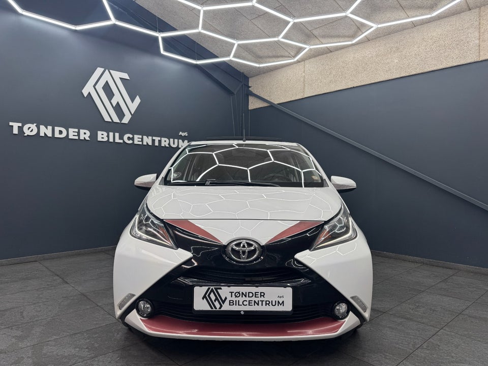 Toyota Aygo 1,0 VVT-i x-wave Sky 5d