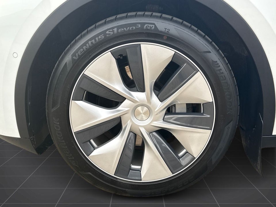 Tesla Model Y Long Range AWD 5d