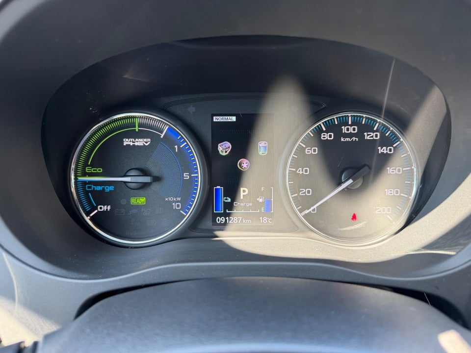 Mitsubishi Outlander 2,4 PHEV Inform CVT 4WD 5d
