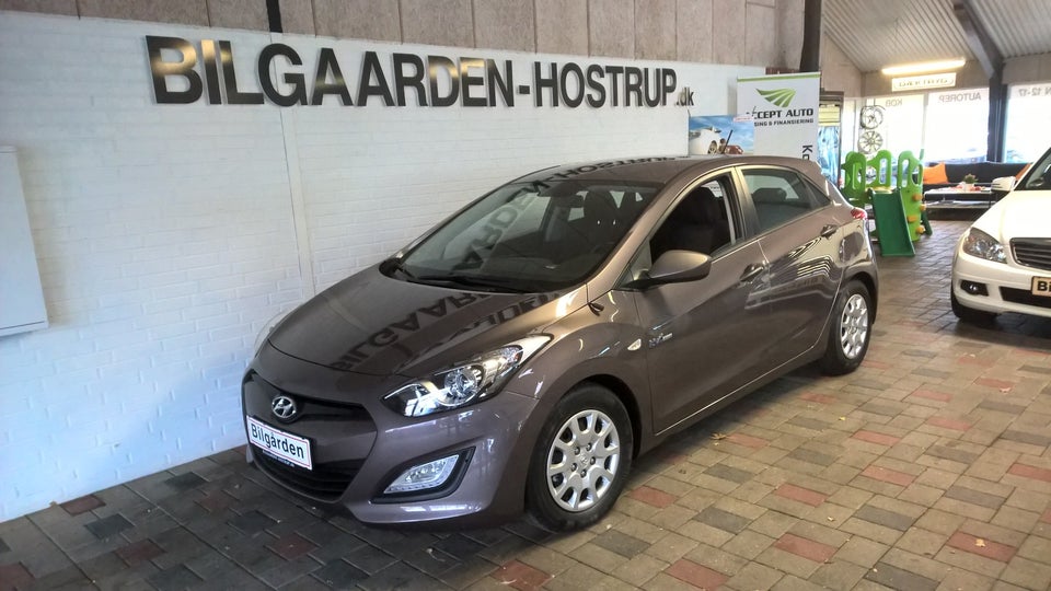 Hyundai i30 1,6 CRDi 110 Comfort CW Eco 5d